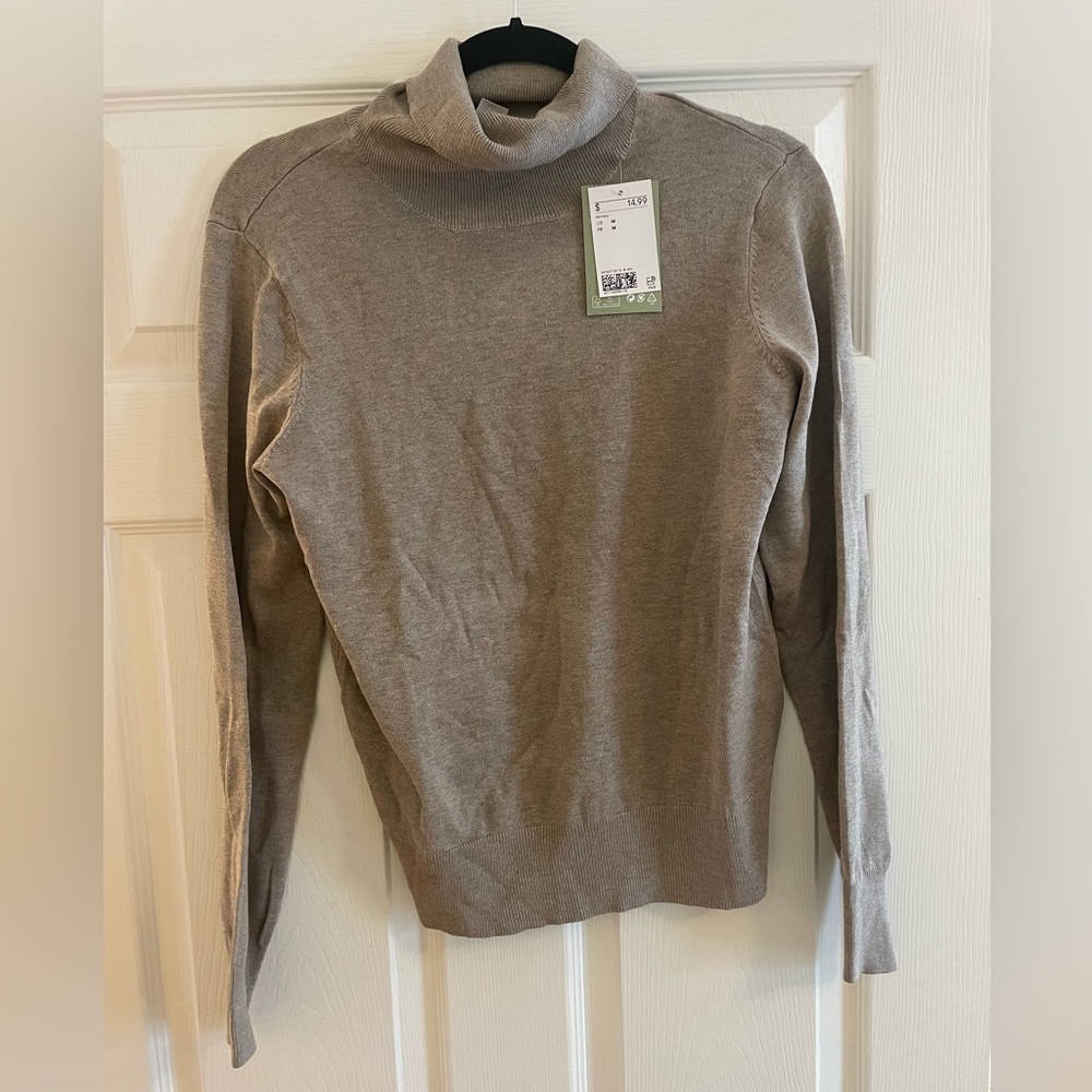 NWT H&M turtleneck